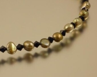 Light Green Pearl and Jet Crystal Necklace