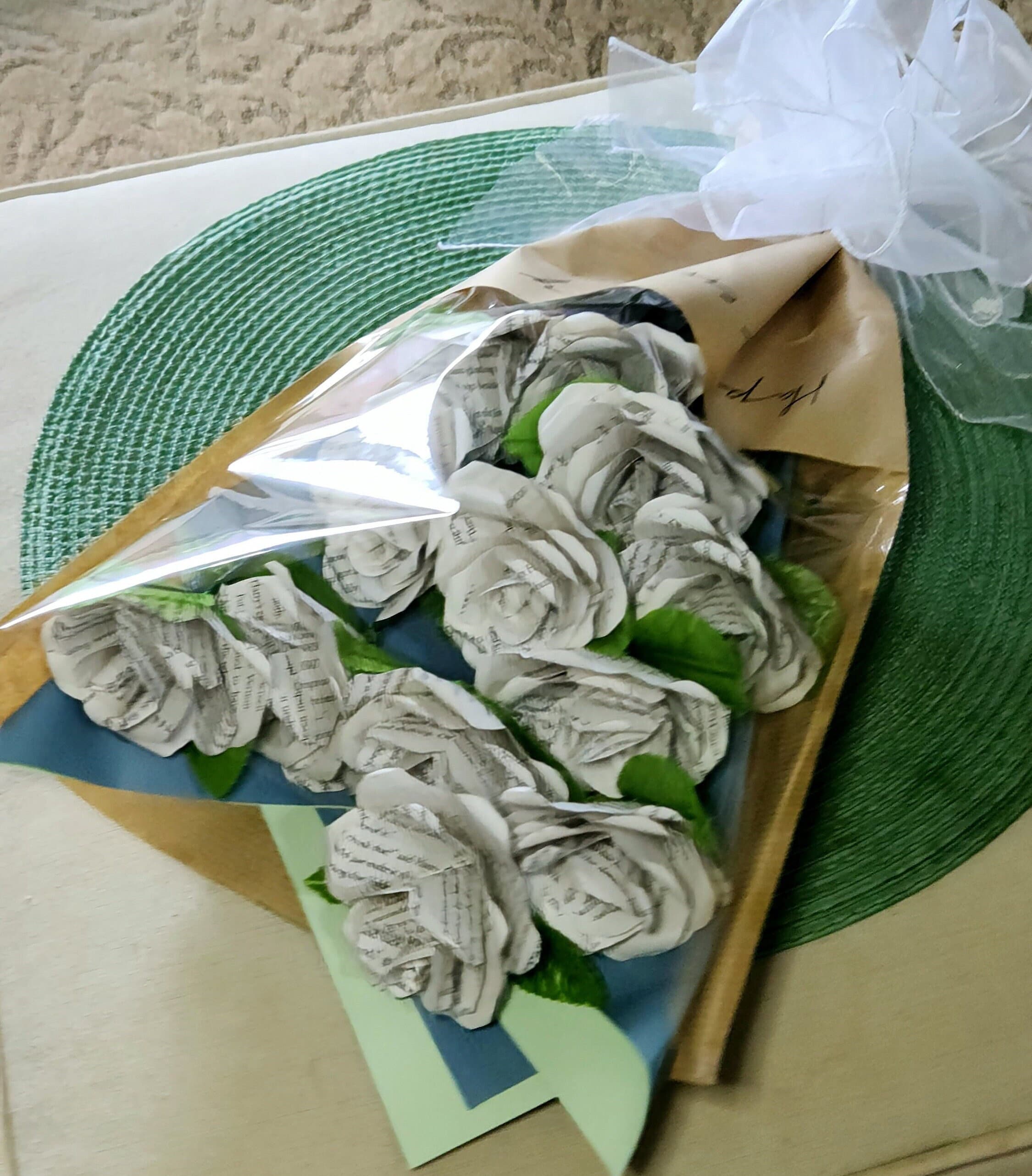 Bouquet Dozen Paper Roses, Upcycled Book Choice, handcrafted Flowers for Graduate, Personalized Gift for Reader, Teacher Appreciation Gift