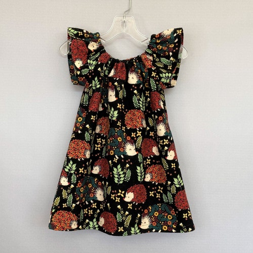 Vestido negro para niña con erizos: vestido campesino de franela de algodón hecho a mano (tallas 12 m-8)
