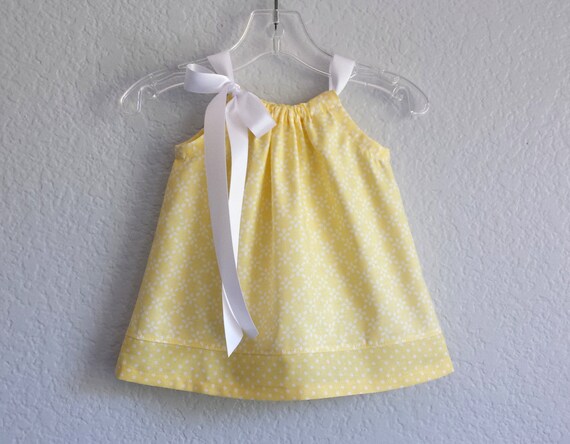 girls yellow clothes