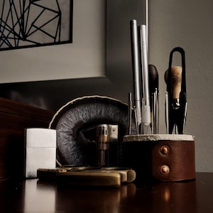 Bench Buddy Tool Caddy - Coussin à épingles fait main pour les makers, les travailleurs du cuir et les artisans