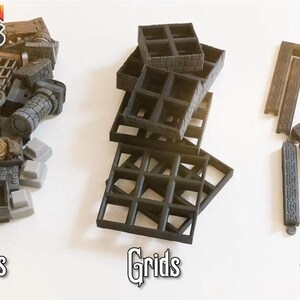 Puede incluir: Conjunto de piezas de terreno de mazmorra en miniatura, que incluyen bloques, rejillas y bordes. Los bloques son grises y grises oscuros, mientras que las rejillas y los bordes son de color gris oscuro. El texto "Dungeon Blocks" est&aacute; en la parte superior.