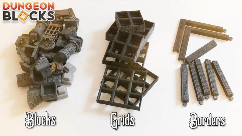 Puede incluir: Conjunto de piezas de terreno de mazmorra en miniatura, que incluyen bloques, rejillas y bordes. Los bloques son grises y grises oscuros, mientras que las rejillas y los bordes son de color gris oscuro. El texto "Dungeon Blocks" est&aacute; en la parte superior.