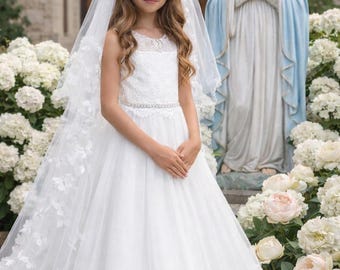 Zestaw sukienek do Pierwszej Komunii Świętej z importowanej europejskiej koronki z welonem, rękawiczkami, skarpetkami i różańcem dla dziewczynki sypiącej kwiaty