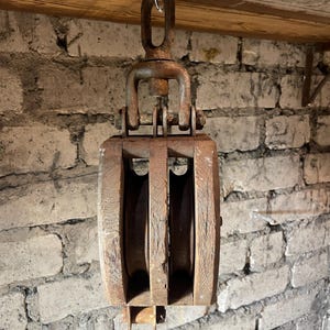 Marine Pulley | Vintage Pulley Block | Loft Inferior | Maritime Antiques | Old Shipyard | Bunker Interior | Maritime Salvage | Navy Ships