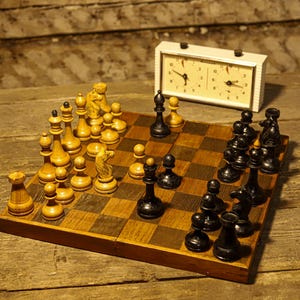Juego de ajedrez de madera de la URSS / Reloj de ajedrez Yantar / Juego de mesa de la era soviética / Tablero de ajedrez retro / Historia del ajedrez / Regalo para ajedrecistas / Gran maestro