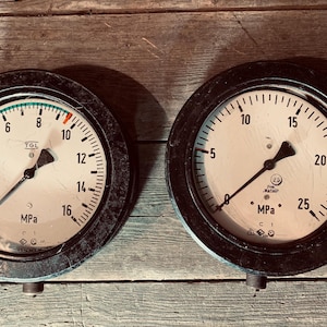 Vintage Pressure Gauge | DDR TGL MPs |  East German Industrial Manometer | Steampunk Project | Cold War Electronic I Loft Interior