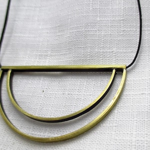 Minimalist half circle necklace, Modern necklace, Geometric necklace, Crescent moon pendant, Adjustable necklace, Architectural necklace