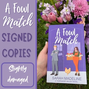 Lekko uszkodzony egzemplarz „A Fowl Match” autorstwa Sarah Madeline z autografem