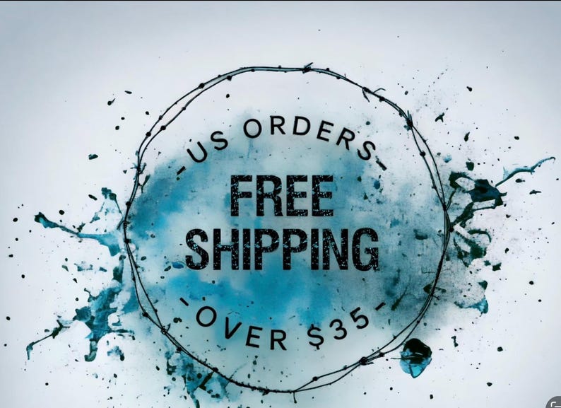 Puede incluir: Un fondo de acuarela azul y blanco con un c&iacute;rculo negro que contiene el texto "US Orders - Free Shipping - Over $35".