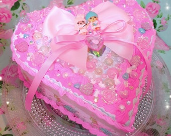 VENTE ~ Boîte au trésor gâteau coeur magique ~ Surcharge de sucre ~ Boîte à bijoux bijoux Decoden rose
