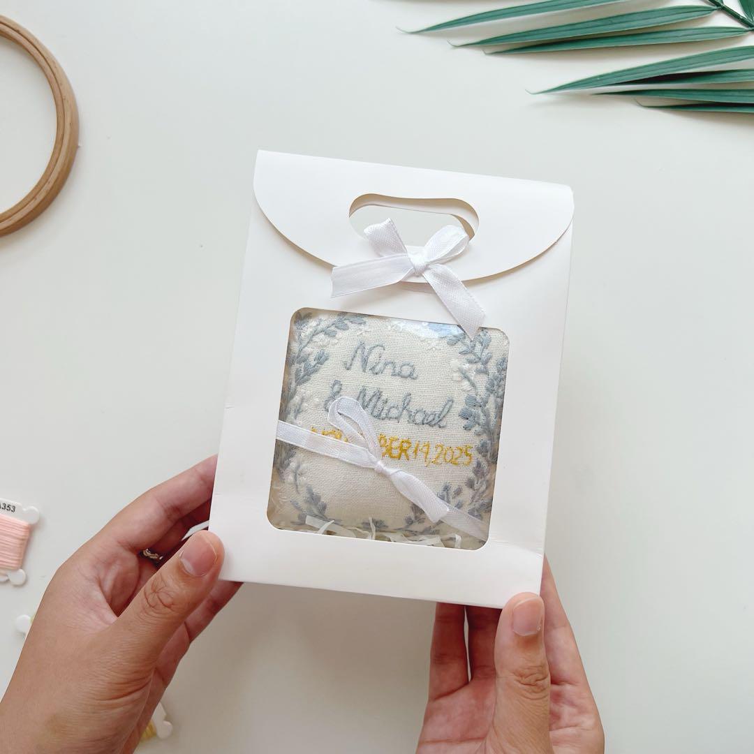 参考商品 ring pillow オーダー問い合わせページです❣️ Personalized Embroidered Ring Bearer Pillow, Winter Flower Linen