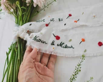 Personalized Embroidered Wedding Ribbon – Custom Linen Tie for Bouquet or Hair, Hand-stitched with Names & Date, Bridal Keepsake Gift