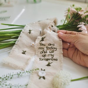 Personalized Embroidered Wedding Ribbon – Custom Linen Tie for Bouquet or Hair, Hand-stitched with Names & Date, Bridal Keepsake Gift