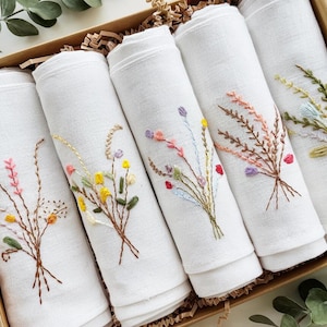 Embroidered Linen Napkins – Wildflower Bouquet Design | 100% Linen Cloth Napkins | Wedding, Housewarming, Mother&#39;s Day Gift