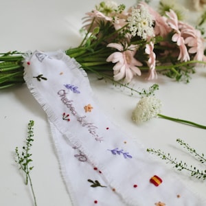 Personalized Embroidered Wedding Ribbon – Custom Linen Tie for Bouquet or Hair, Hand-stitched with Names & Date, Bridal Keepsake Gift