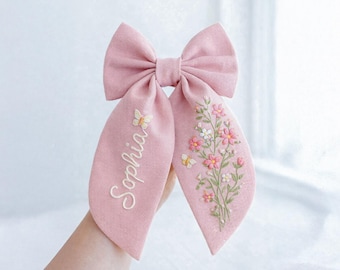 Personalized Linen Hair Bow – Hand Embroidered Flower Bow with Initial – Custom Name Text Bow for Girls, Handmade Hairpin Bow for Girl
