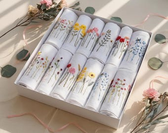 Embroidered Linen Napkins Gift Set, Handmade Wildflower Cloth Napkins, Floral Wedding Table Decor, Bridal Shower Hostess Gift