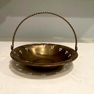 Vintage Brass Bowl with Braided Handle - Gold Trinket Bowl - Brass Trinket Basket - Cutout design - Gold Catchall with Scallop Design