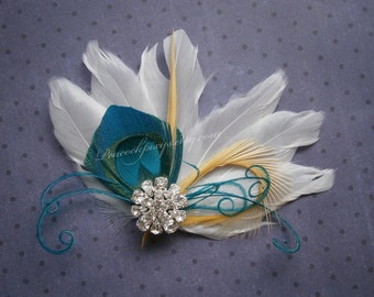 Bruids Pauw Facinator, Feather Hair PIece, Bruiloft Haar Accessoire, pauw veer haar clip, Turquoise Pauw veer - WITTE OASE