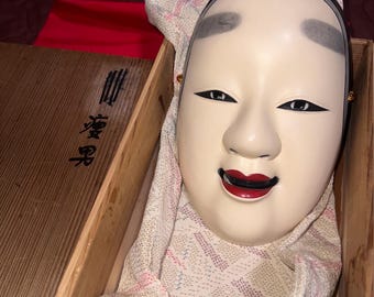 木と漆で彫られた烏天狗の能面 - Etsy 日本