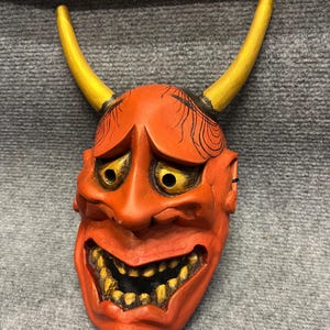 Vintage Japanse handgesneden houten Noh-masker, rode Hannya-demon, gesigneerd Ryu, massief hout, gouden ogen, hoorns, Oni, wanddecoratie, 27 cm, folkloristische kunst