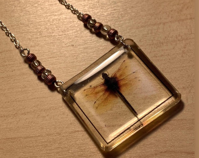OUTLANDER INSPIRED DRAGONFLY SILVER PENDANT WITH AMBER 9651