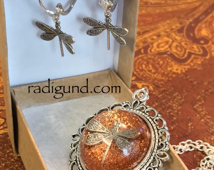 Dragonfly in Amber~Outlander Necklace~Round Silver Pendant~Resin Pendants~Silver necklace~Outlander Inspired Jewelry~dragonfly filigree