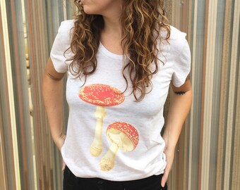 Women's Magic Mushroom triblend tshirt botanical shirt / vintage illustration bohemian shirt Festival / Vintage Illustration DTG T1109-p