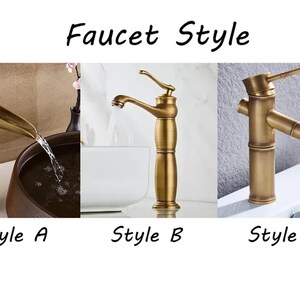 K&ouml;nnte beinhalten: Das Bild zeigt drei antike Messing-Wasserhahnstile: Stil A mit einem Wasserfallauslauf, Stil B mit einem gebogenen Auslauf und Stil C mit einem bambusartigen Design. Der Text "Faucet Style" und die Stilnamen sind ebenfalls sichtbar.