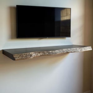 Massivholz TV-Ständer Wandhalterung Live-Edge Floating-Monitor Regal Einstieg Weg Konsolentisch Treibholz Regal rustikale Möbel Dekoration