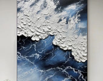 Pintura de olas oceánicas con textura 3D: arte mural minimalista wabi-sabi en azul y blanco