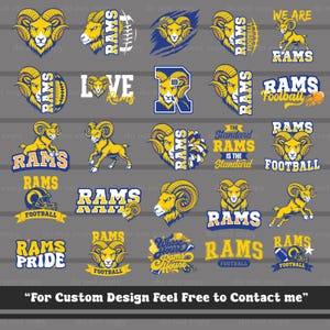 Może przedstawiać: Biały ceramiczny kubek z czarnym uchwytem i napisem "But First, Coffee" pogrubioną czcionką. Kubek jest umieszczony na rozmytym tle, sugerującym przytulne otoczenie.