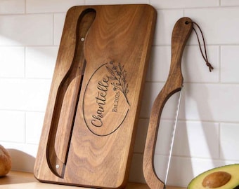 Personalized Bread Knife and Board Set, Custom Name Wooden Bread Slicer, Rustic Farmhouse Kitchen Gift for Mom, Sourdough Baking Essential