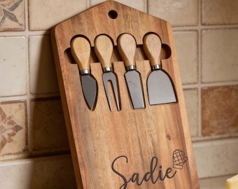 Benutzerdefinierte Käsebrett mit Messern, personalisiertes Charcuterie Board, Hochzeitsgeschenke, Geburtstagsgeschenk, Wohndekor, Geschenk für Oma