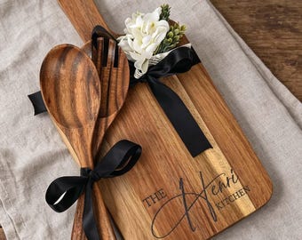 Juego de tablas de cortar de madera de acacia grabadas a medida, decoración rústica para la cocina, recuerdo de boda, regalo para despedida de soltera, regalo personalizado