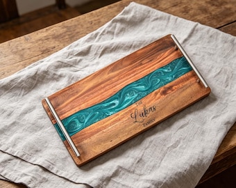 Bandeja de servir personalizada de madera de acacia, bandeja con asa, pala para queso personalizada con asas, bandeja de resina verde océano para barbacoa