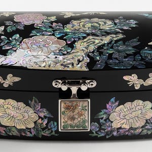 Premium Korean Mother-of-Pearl Peony Jewelry Box | Black Lacquer Najeon Chilgi Butterfly-Lock Keepsake Chest | Velvet-Lined Organizer