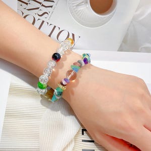 Bracelet avec pierres de naissance en cristal brut : bijoux faits main avec énergie de guérison