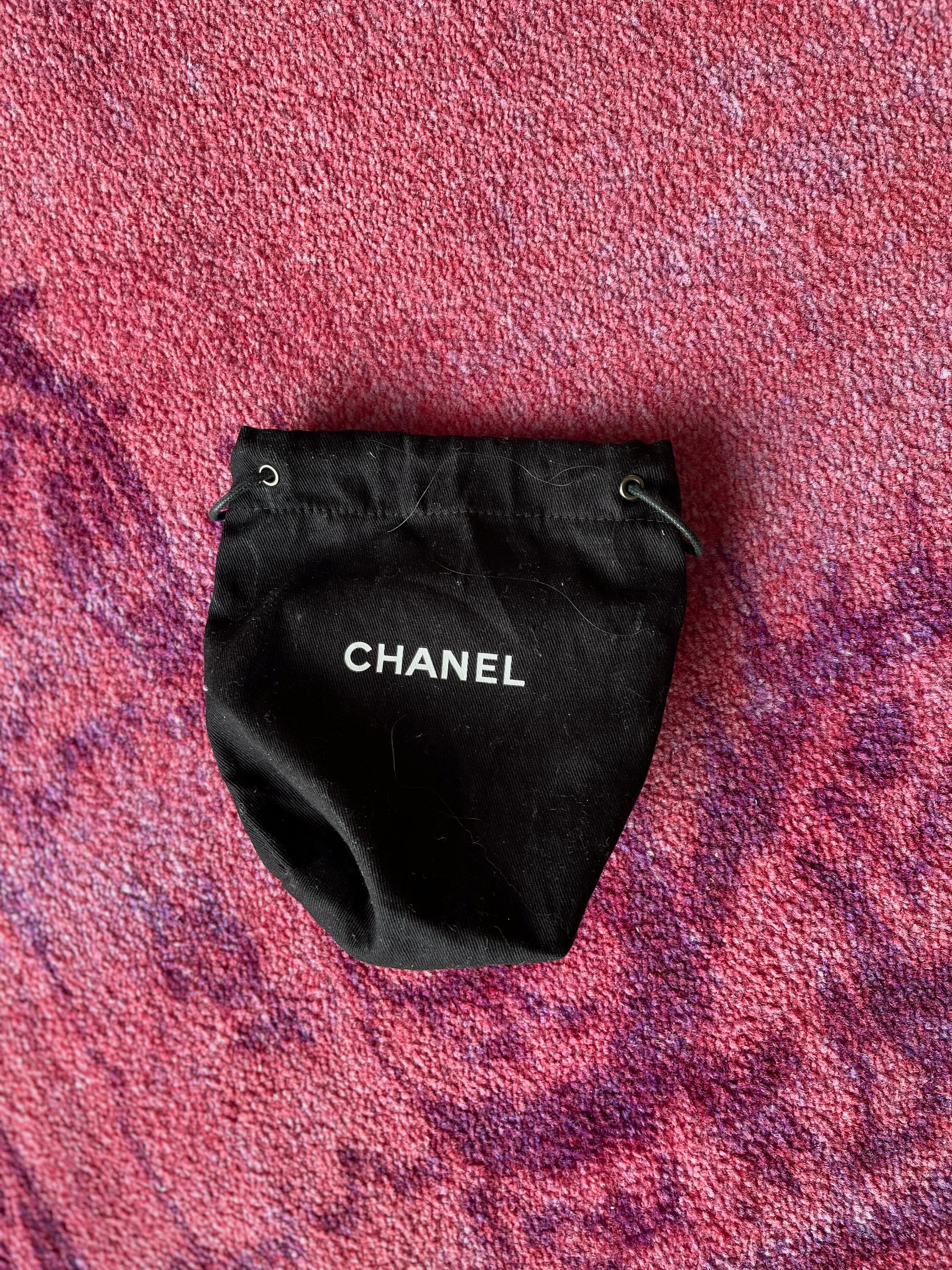 medium chanel 19