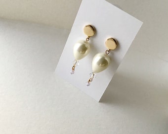 Statement Teardrop Shell Pearl Crystal Post Earring Gold Circle