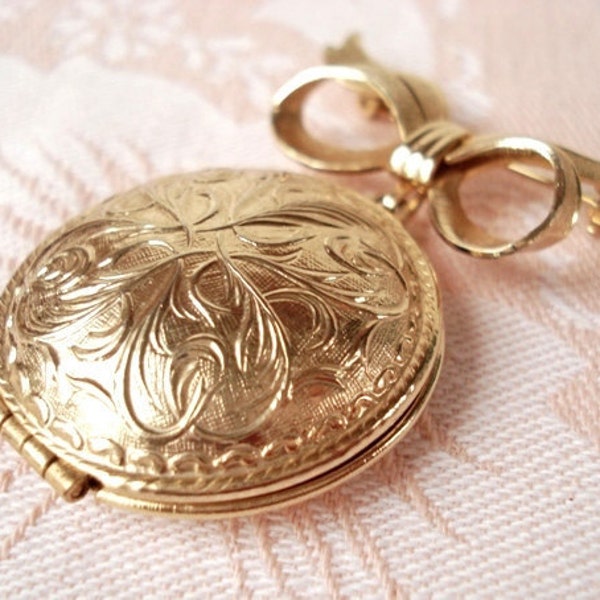 Vintage Etched Gold Florentine Locket Brooch - Round - 1950 - Beautiful