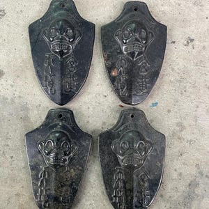 1pcs Tibet Hongshan Culture, Meteorite Iron alien statue,Blessing Magnet Glaze Charms,Ancient Human Skeleton Skull Good Luck Feng Shui decor