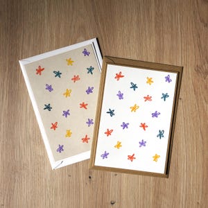 FLEURS - Carte de vœux risographe faite à la main au format A6 avec motif, imprimée dans les couleurs Jaune Tournesol, Rouge, Violet, Bleu Sarcelle