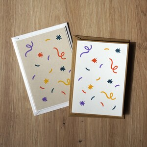 CONFETTIS GRAND - Carte de vœux risographe faite à la main au format A6 avec motif, imprimée dans les couleurs Jaune Tournesol, Rouge, Violet, Bleu Sarcelle