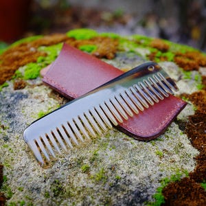 Buffalo Horn Pocket Comb – Natural Horn Hair Comb – Tasca – Personalized Leather Sleeve – Handmade Grooming Accessory Made in France