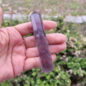 天然アメジストクリスタル宝石ポイント、スピリチュアル保護瞑想グラウンディングストーン、ヒーリングクリスタルエネルギークリスタルクォーツ