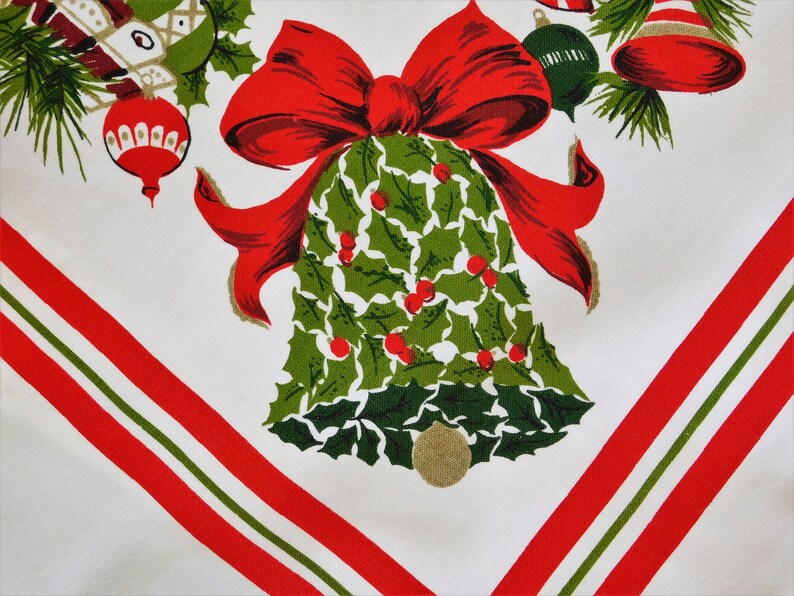 Vintage Linens-Vintage Christmas-Table linens-Christmas Tablecloth-Holiday Tablecloth-Vintage Tablecloth-Farmhouse