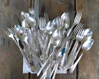 Vintage Bestick-Silverplåt-Gafflar-Kniv-Sked-Silverbestick-Gammalt Silver-Bröllopsmiddagsgafflar-Middagsknivar-Blandat-5-Delat Duk-Catering