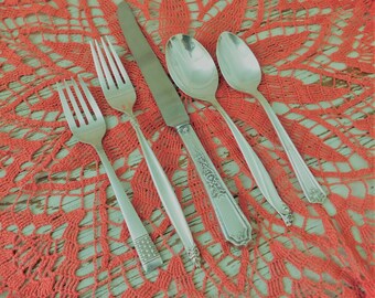 Vintage Bestick-Silverplåt-Gafflar-Skedar-Kniv-Silverbestick-Gammalt Silverbestick-Bröllop-Dukning-Middagsgafflar-Olika-Blandade-5 Delar